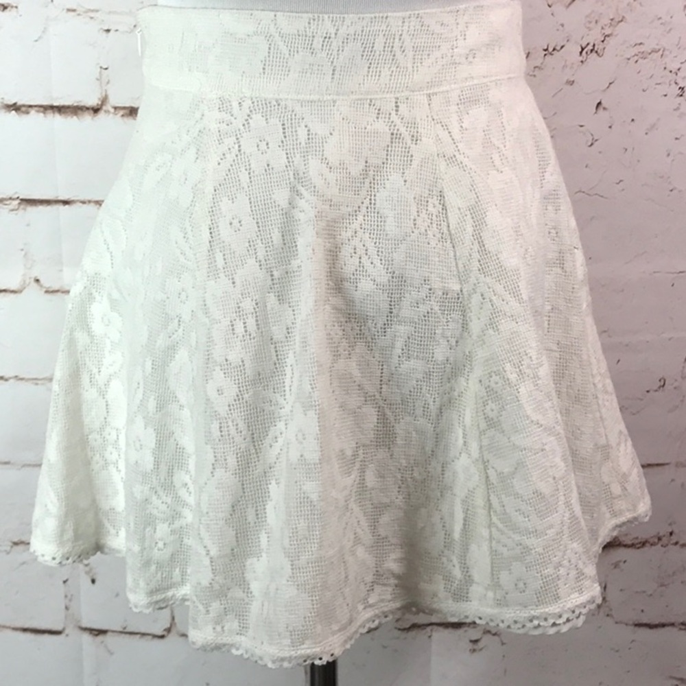 FOREVER 21 White Skirt Size 27